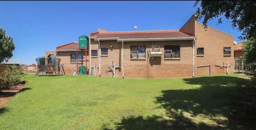 4 Bedroom Property for Sale in Ficksburg Free State